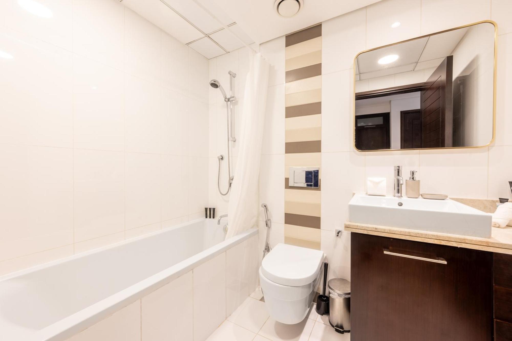 Lux Boulevard Cen 5min Walk Mall,burh Апартаменти Дубай